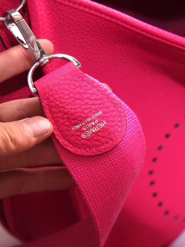 エルメス ショルダーバッグ エブリン 3 トロワ 29 PM ローズティリアン&times;シルバー金具 ヴォーエプソン Q刻印 エルメス Evelyne バッグ